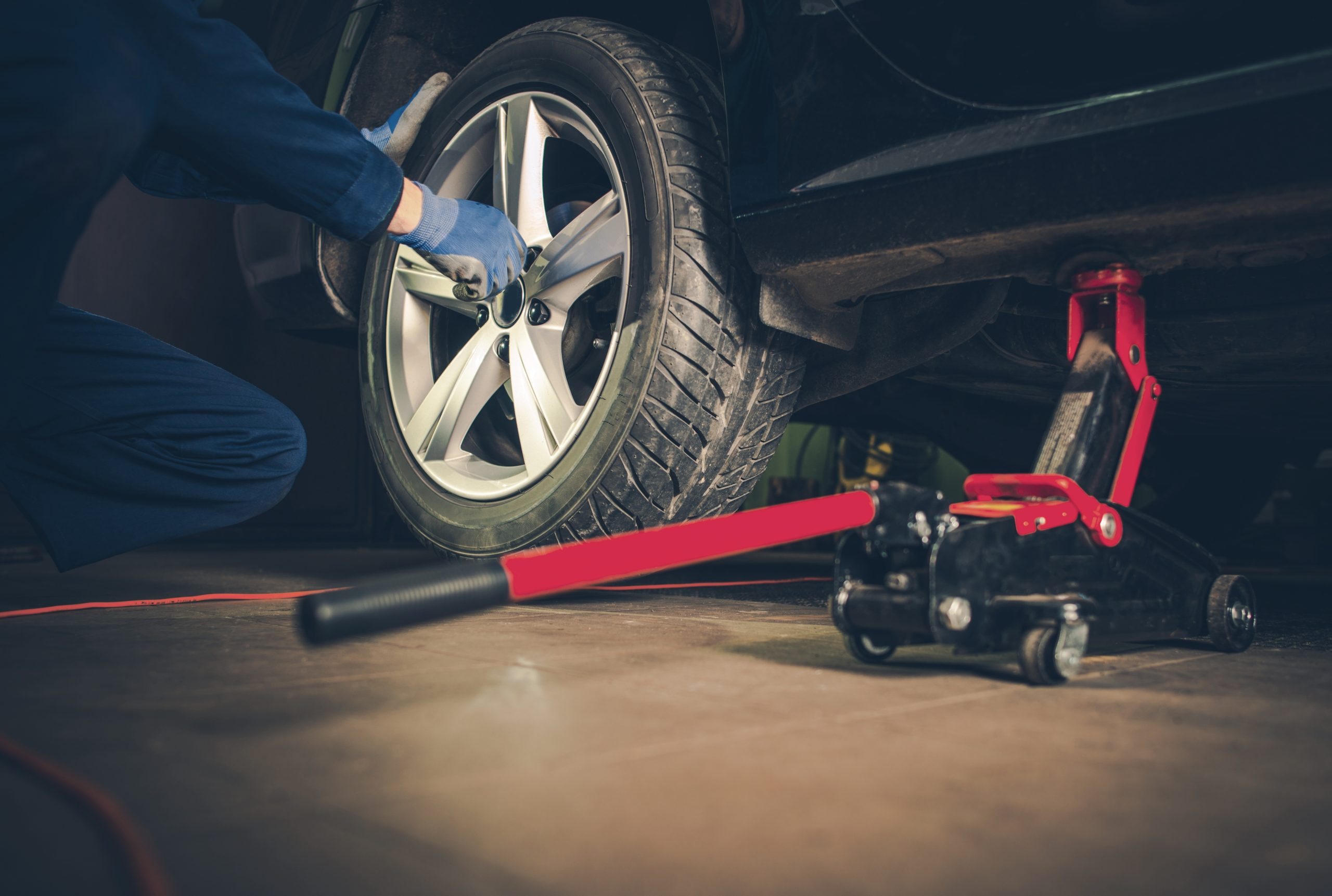 Wheel service. Шиномонтаж. Колесо шиномонтаж. Шиномонтаж балансировка. Переобувка колес.
