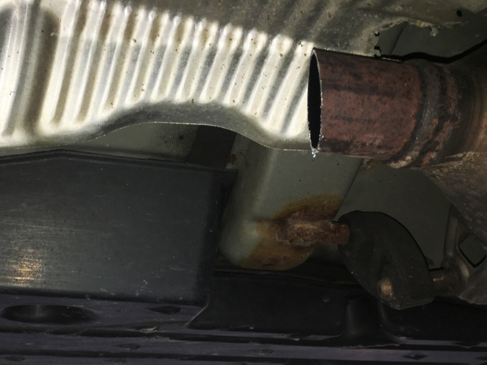 Cut exhaust pipe from stolen catalytic converter